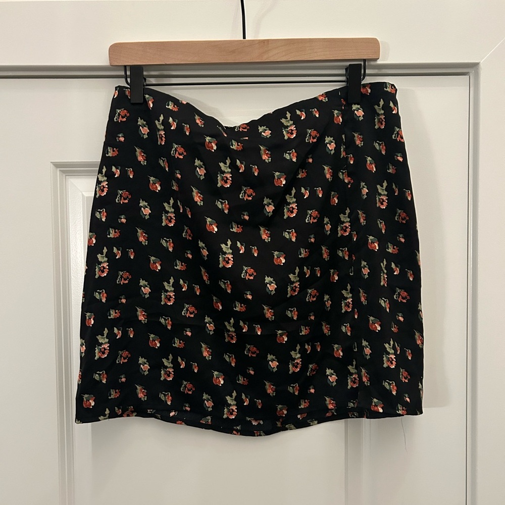 Lush Floral NWOT Skirt Size XL